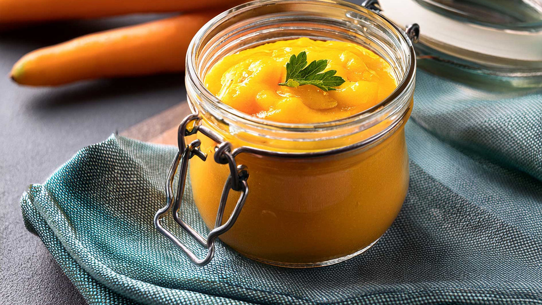 Babybrei mit Möhren, Kartoffeln und Mango