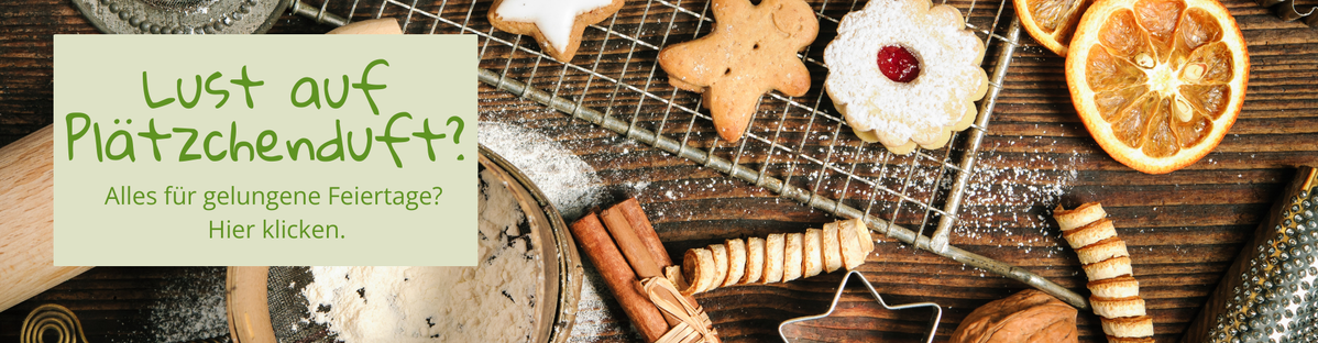Backzutaten und Kekse auf einem Tisch. Text: "Lust auf Plätzchenduft? Alles für gelungene Feiertage? Hier klicken."